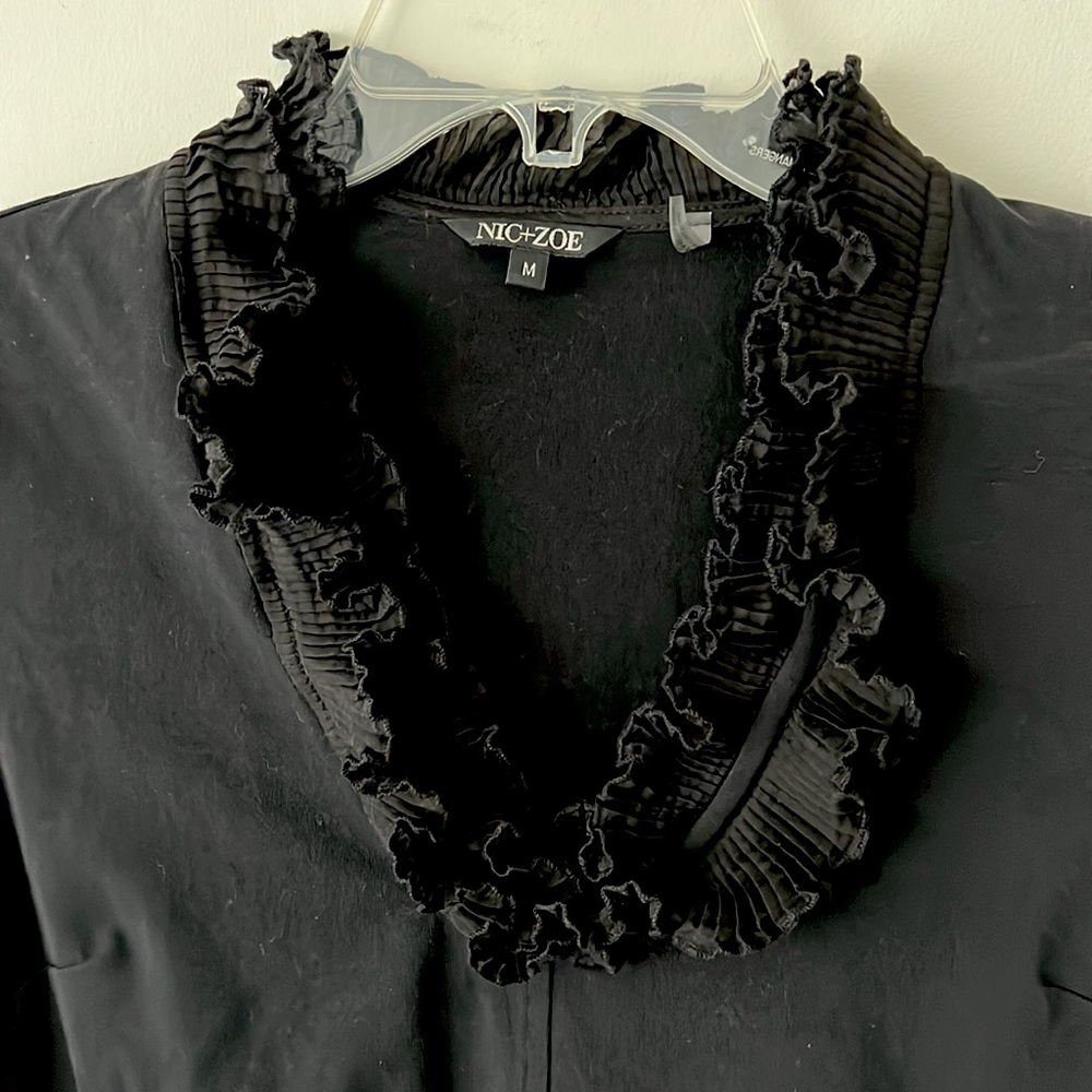 Nic + Zoe ruffle v-neck sleeveless top
